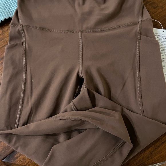 Lululemon Align pant 25” with pockets - Picture 3 of 4